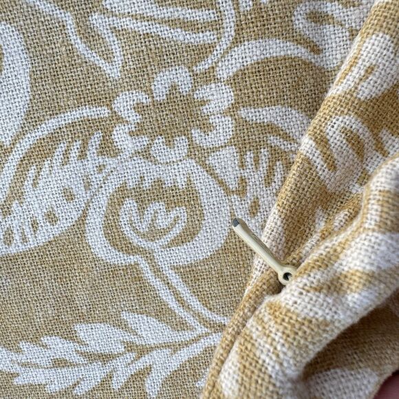 Pottery Barn Alessandra Linen Blend 24x24 Pillow Cover Honey Gold - Picture 4 of 6